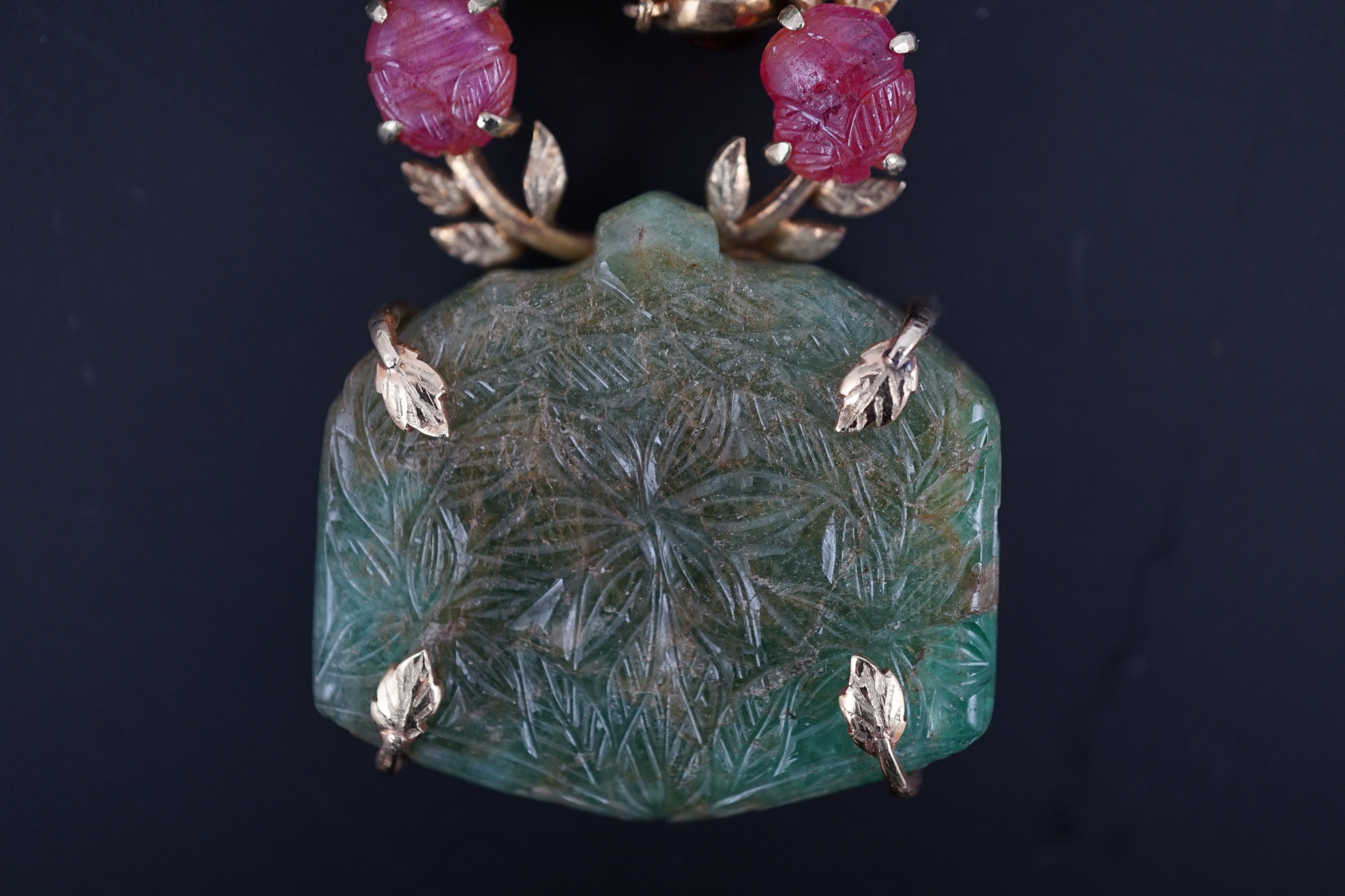 A Mughal style 14k gold mounted green and rose quartz set drop pendant